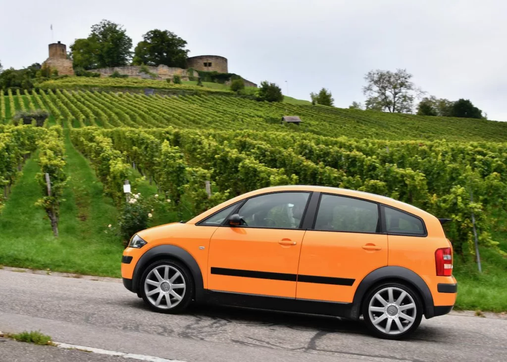 Audi A2 : 25 ans du monospace révolutionnaire en aluminium - carblogfr.live découvrez l'audi a2, célébrant 25 ans d'innovation avec son design unique en aluminium, révolutionnant le concept du monospace compact.