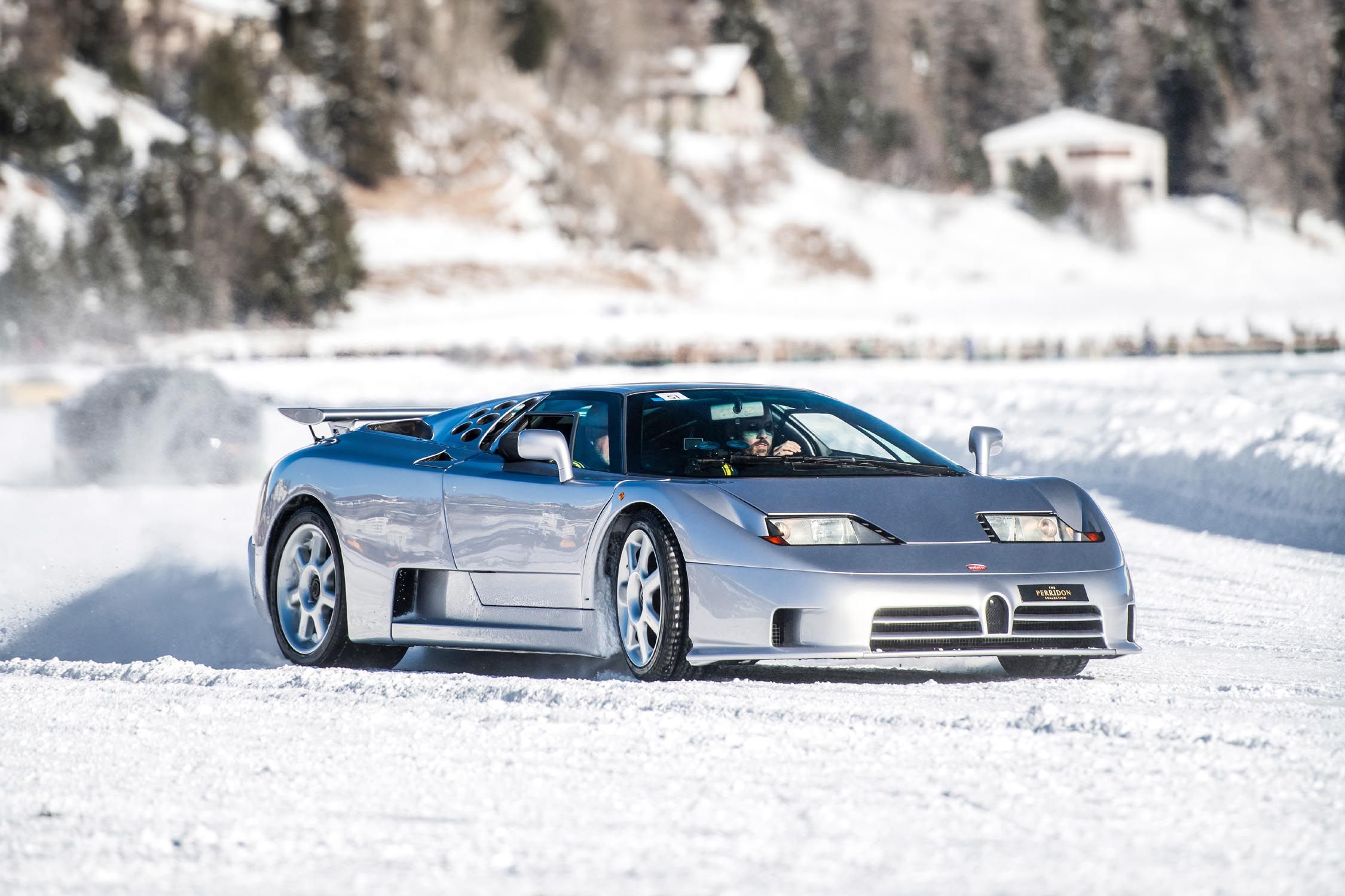 Trois Bugatti Bolide prennent d'assaut la piste de St Moritz - carblogfr.live découvrez la bugatti bolide à st moritz, une supercar d'exception alliant performance extrême et design futuriste dans un cadre alpin prestigieux.