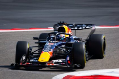 McLaren affirme haut et fort : Mercedes et Ferrari restent les adversaires incontournables - carblogfr.live découvrez comment mclaren se positionne face à ses principaux adversaires, mercedes et ferrari, dans la course automobile.