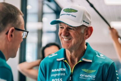 découvrez comment adrian newey conçoit l'amr26 pour red bull, alliant innovation et performance en formule 1.