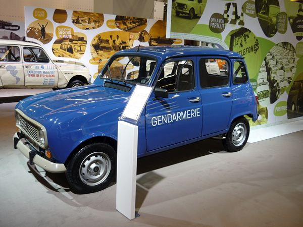 découvrez rétromobile 2026, célébrant les 50 ans du salon emblématique dédié aux voitures anciennes et à la passion automobile.