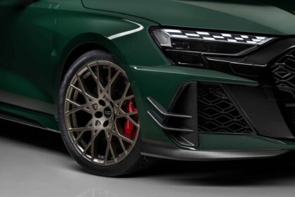 Audi célèbre un demi-siècle d'excellence avec la RS 3 Competition Limited et son moteur 5 cylindres emblématique - carblogfr.live découvrez l'audi rs3 competition, symbole de 50 ans d'excellence automobile, équipée d'un puissant moteur 5 cylindres alliant performance et design exceptionnel.