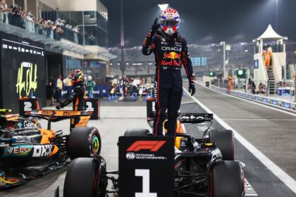 découvrez les procédures et règles essentielles du contrôle des feux au départ des grands prix de formule 1, garantissant un départ sécurisé et équitable pour tous les pilotes.