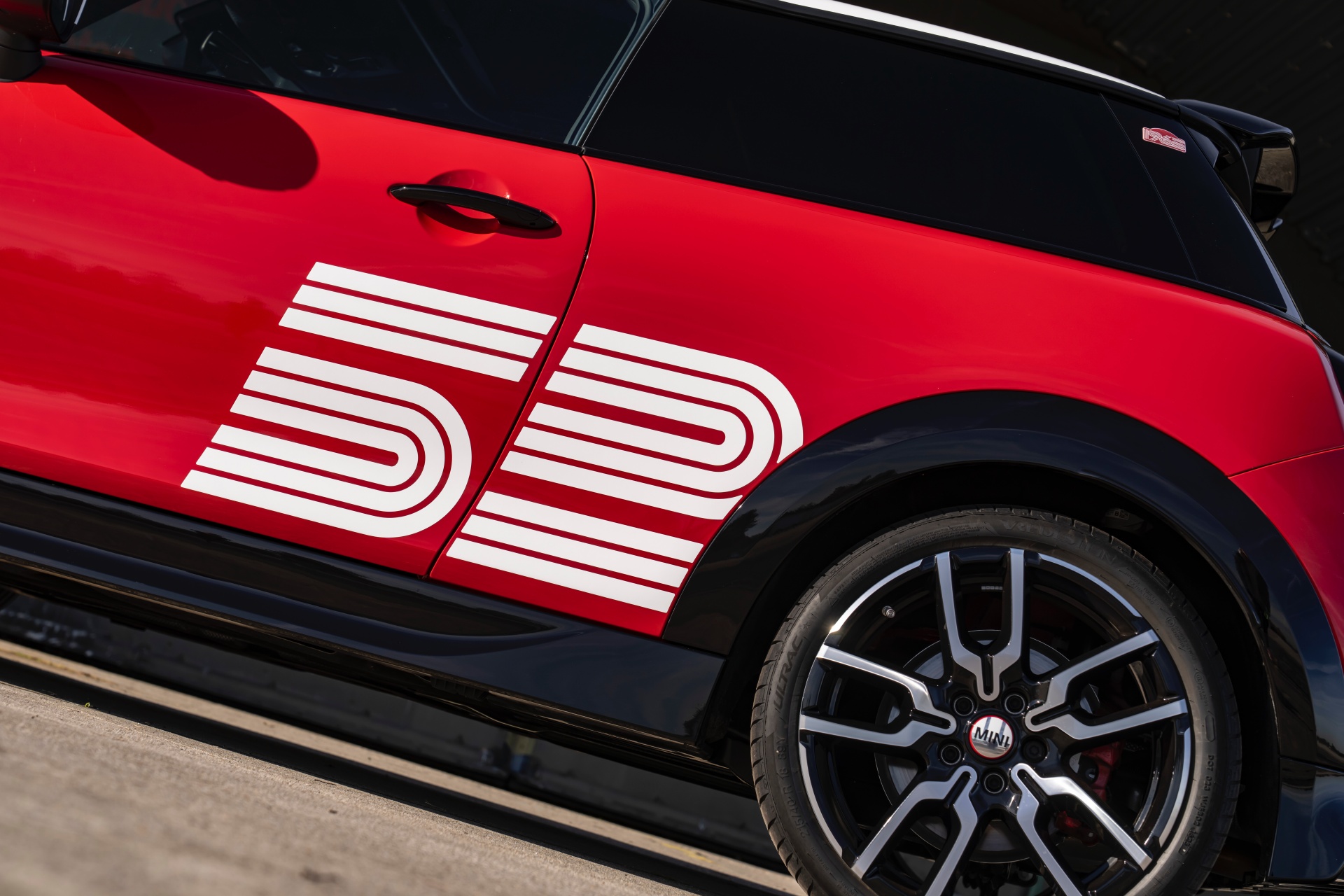 découvrez la mini 1965 victory edition, une édition spéciale emblématique qui célèbre le retour d'un modèle légendaire alliant design rétro et performance moderne.