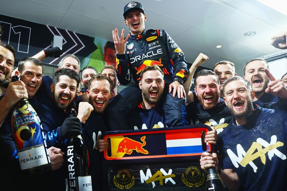 Verstappen et Norris : les rois inattendus du moral en berne à Melbourne - carblogfr.live découvrez comment verstappen et norris ont dominé melbourne, devenant les rois du moral grâce à leur détermination et performance exceptionnelle.
